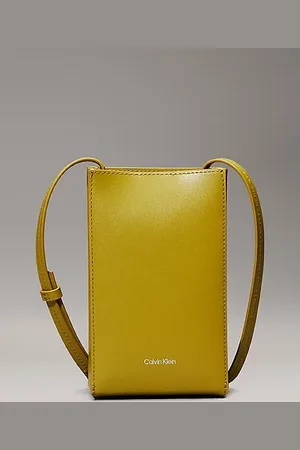 Calvin Klein Kleine Crossbody Bag aus Leder