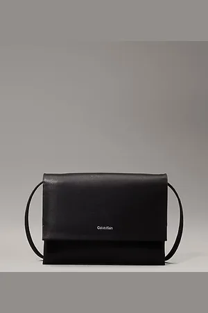 Calvin Klein Kleine Crossbody Bag aus Leder