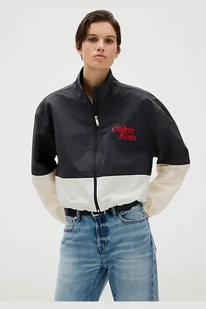 Calvin Klein Cropped Nylon-Jacke mit Design in Blockfarben