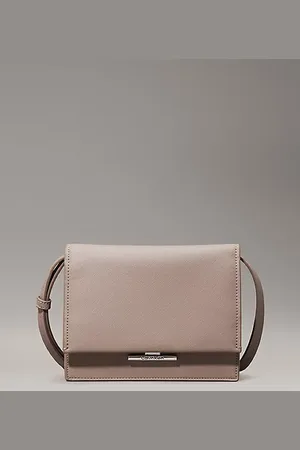 Calvin Klein Crossbody Bag aus Saffiano-Leder