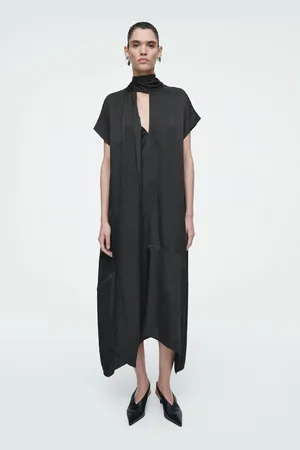 COS Asymmetrisches Midikleid Mit Schluppe