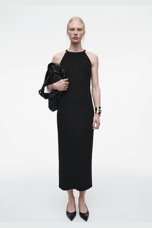 COS Konturiertes Strickkleid In Midilänge