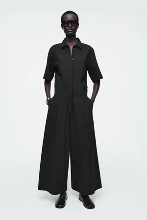 COS Kurzärmliger Jumpsuit