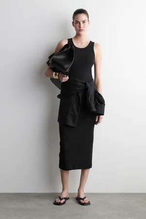 COS Geripptes Schlauchkleid