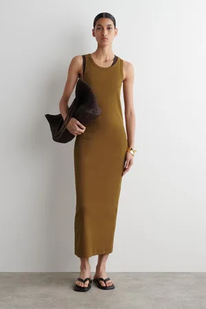 COS Geripptes Schlauchkleid