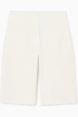 COS Bermudashorts Mit Falten
