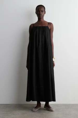 COS Maxikleid Aus Leinen Mit Falten