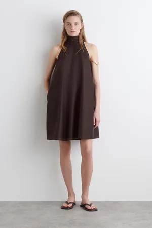 COS Fliessendes Neckholder-Kleid In Minilänge