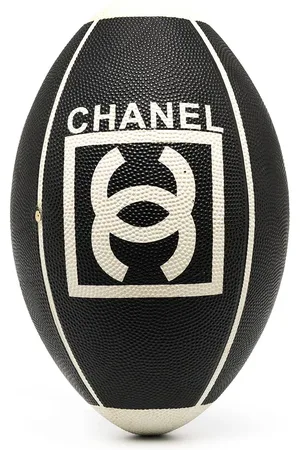 CHANEL Rugbyball mit CC
