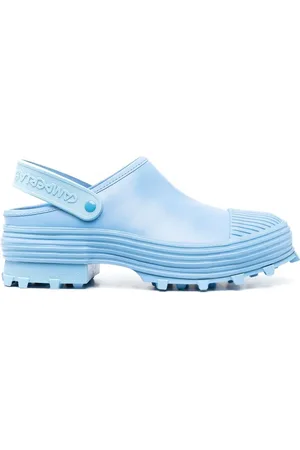 Camper Mules mit Logo-Riemen