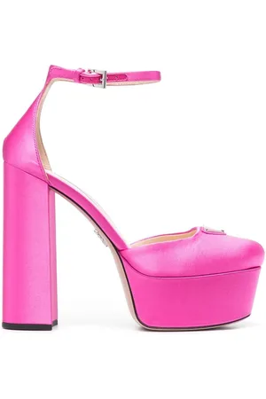 Prada Pumps mit Logo-Schild