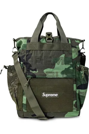 Supreme Shopper im Utility-Look