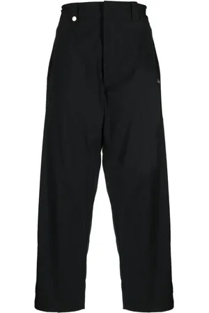 Izzue Gerade Hose mit Logo-Schild