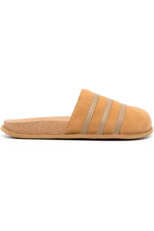 adidas Gestreifte Slipper aus Wildleder