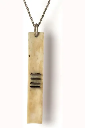 PARTS OF FOUR Halskette mit Schildanhänger
