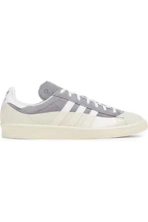 adidas Sneakers mit Kontrasteinsätzen