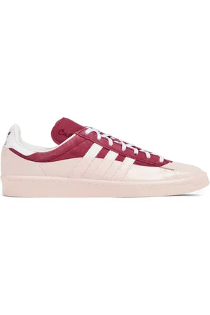 adidas Sneakers mit Kontrasteinsätzen