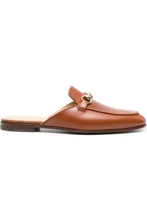 Scarosso Mules mit Horsebit-Detail
