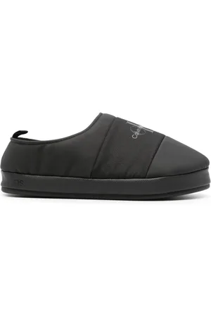 Calvin Klein Gefütterte Slipper mit Logo-Print