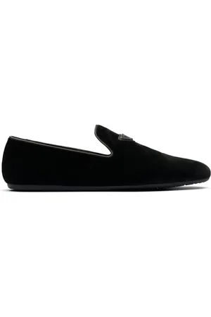 Prada Loafer aus Samt mit Triangel-Logo