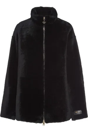 Prada Jacke aus Shearling mit Logo-Applikation