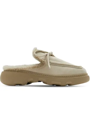 Burberry Wildleder-Mules mit Logo-Anhänger