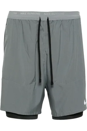 Nike Laufshorts mit Swoosh