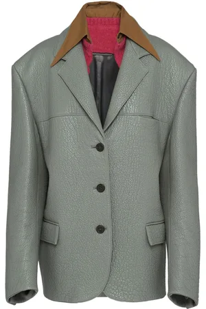 Prada Blazer im Layering-Look