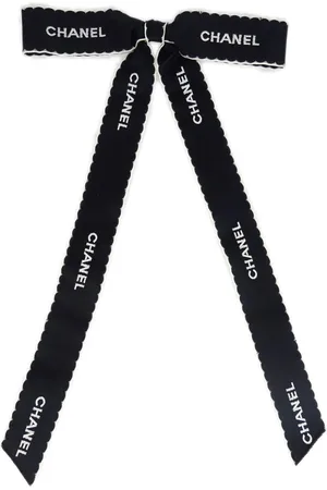 CHANEL 1990-2000 Schleifenbrosche mit Logo-Stickerei