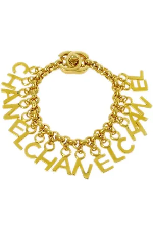 CHANEL 1996 Turnlock Armband mit Buchstabenanhängern
