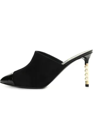 CHANEL Mules mit Kunstperlen-Absatz