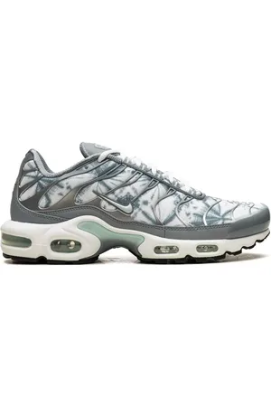 Nike Air Max Plus Sneakers