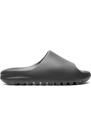 adidas "Dark Onyx" Pantoletten