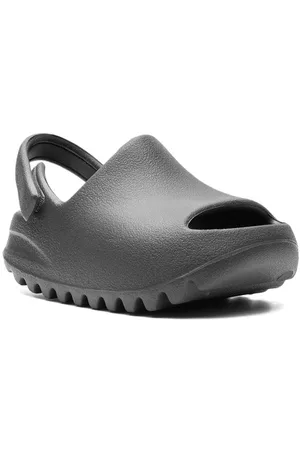 adidas Yeezy Infant "Dark Onyx" Pantoletten