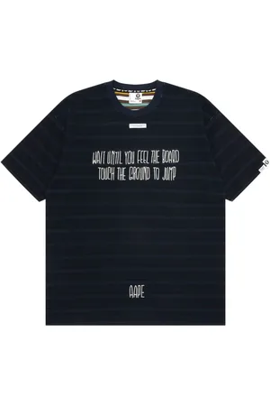 A Bathing Ape Gestreiftes T-Shirt mit Slogan-Stickerei
