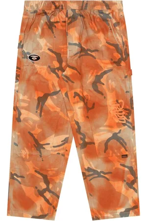 A Bathing Ape Camouflage-Hose mit Graffiti-Effekt