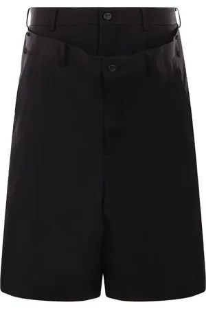 Comme des Garçons Shorts im Layering-Look