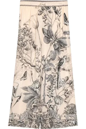 Camilla Hose mit "Etched Into Eternity"-Print