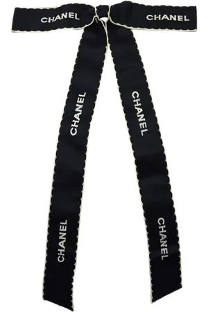 CHANEL 1990-2000s Brosche mit Logo-Stickerei