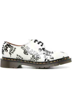 Comme des Garçons X Dr. Martens Derby-Schuhe mit Text-Print
