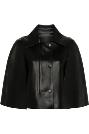 Totême Cape im Layering-Look