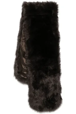 Totême Stola aus Faux Fur