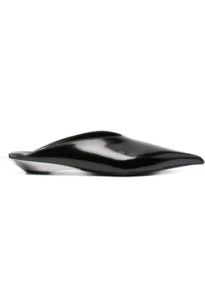 MUGLER Flache Fang Mules aus Lackleder