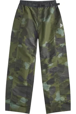 and wander X Gramicci Cargohose mit Camouflage-Print