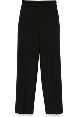 Rohe Hose mit Bändern
