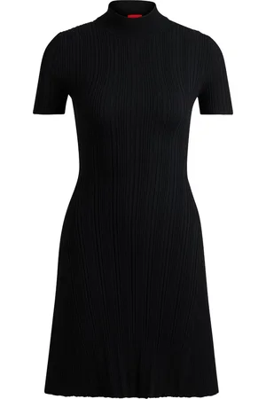 HUGO BOSS Geripptes Strickkleid mit Logo-Applikation