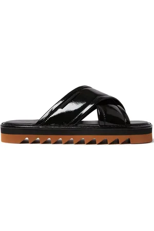 Stella McCartney Pantoletten in Lackoptik