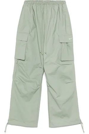 Nike Cargohose mit Streifendetail