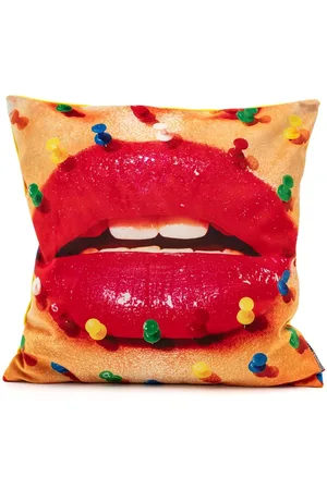 SELETTI X Toiletpaper wattiertes Kissen (50cm x 50cm)