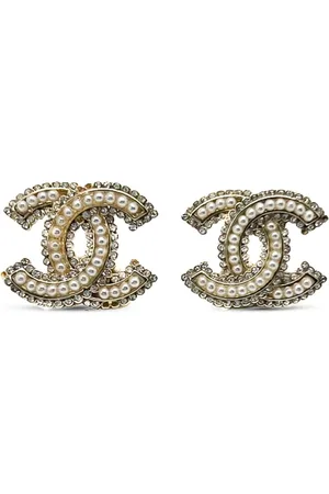 CHANEL 2020s Perlenohrringe mit CC